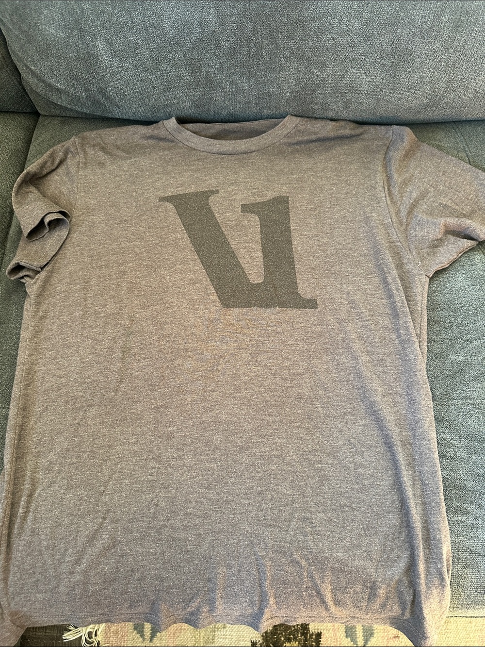 Vuori Men’s Logo Crewneck T-Shirt - Heather Brown